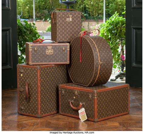 louis vuitton traveling case